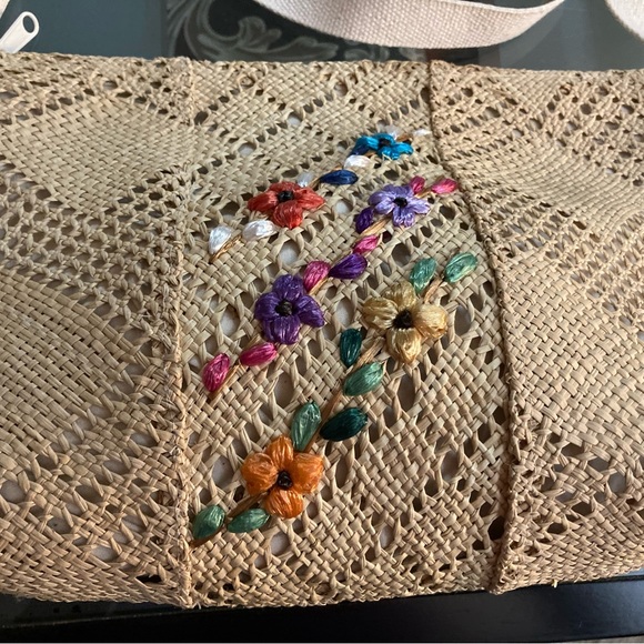 NEW!! Cool Weaved embroidered shoulder bag - Picture 2 of 3